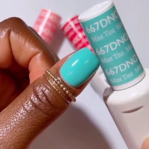 DND Gel Nail Polish 667 Mint Tint
