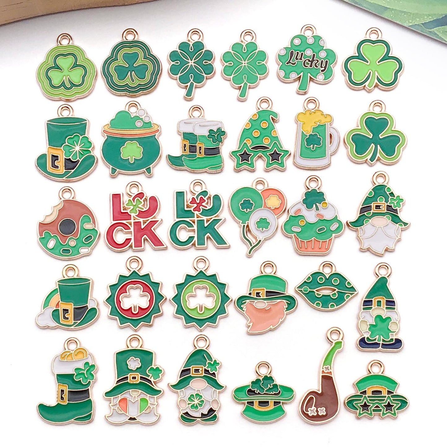 Large charms pack clovers 46