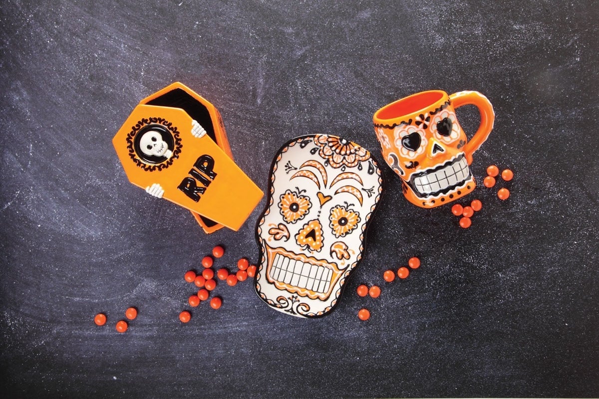 Lucas Vi collection orange box medium coffin