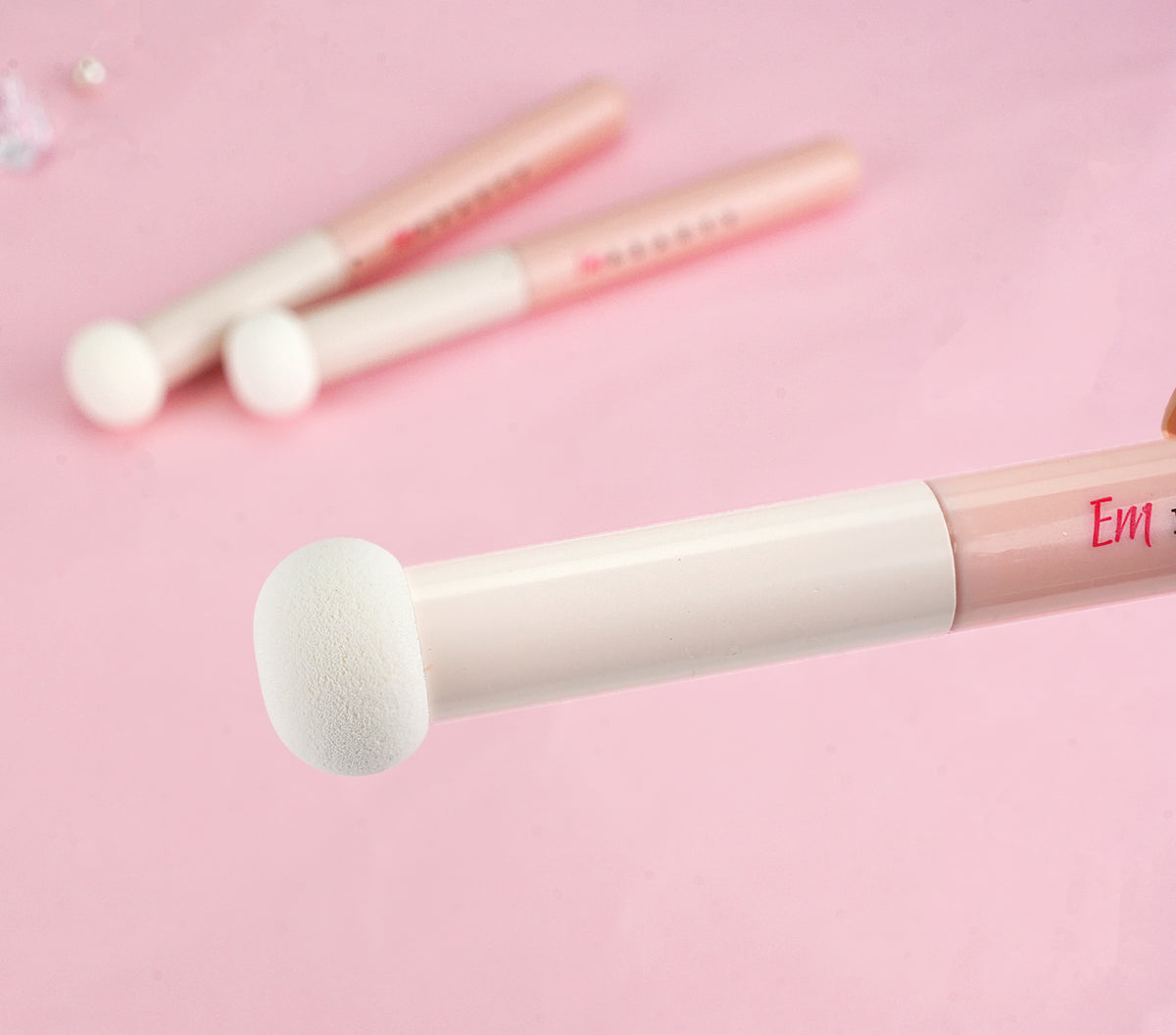 Em Beauty beauty blender brush