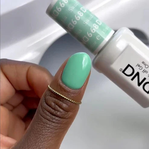 DND Gel Nail Polish 668 Sweet Pistachia