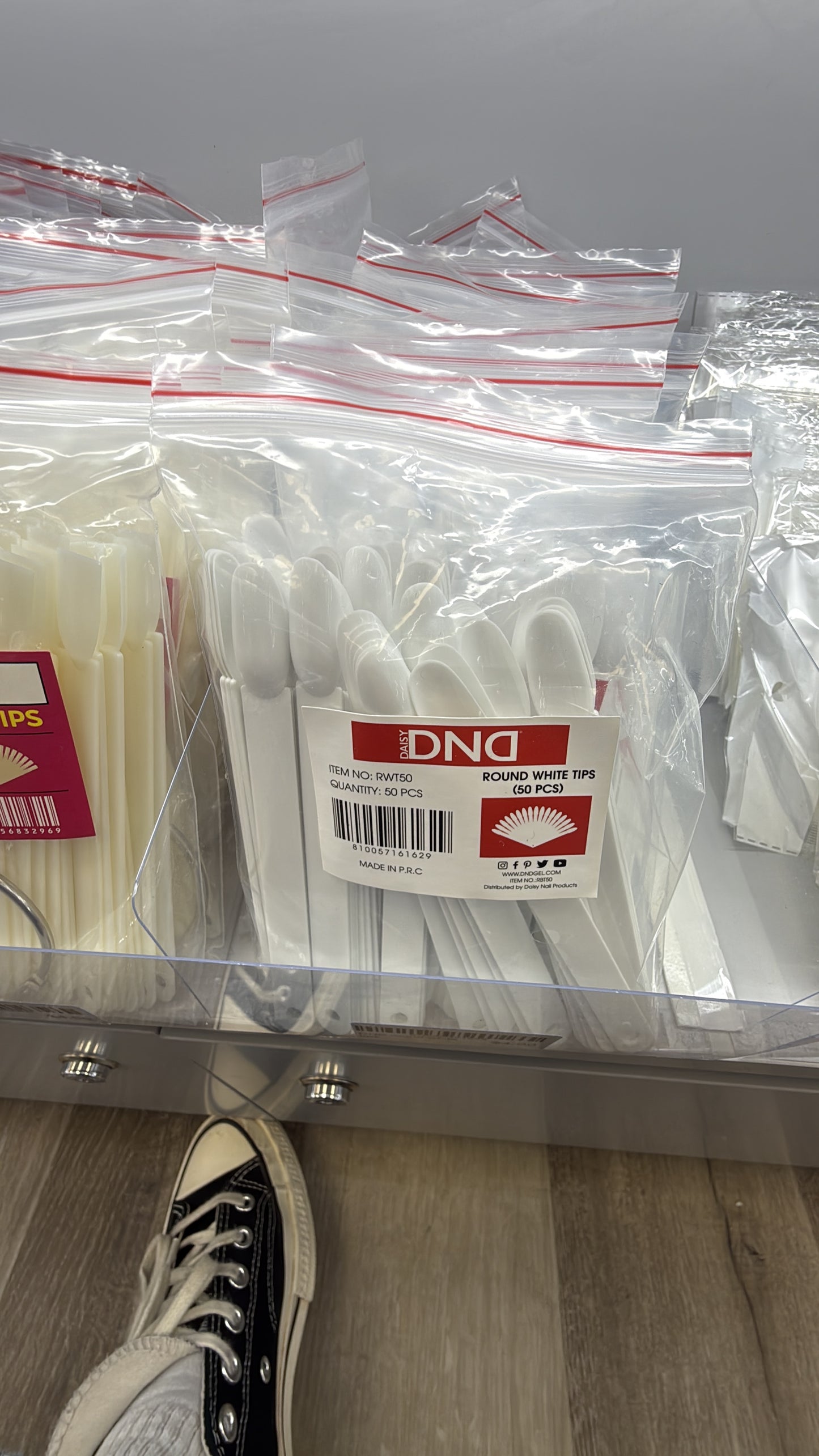 DND round white tips