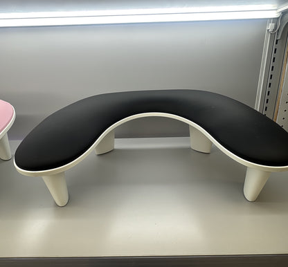 Nail hand pillow black