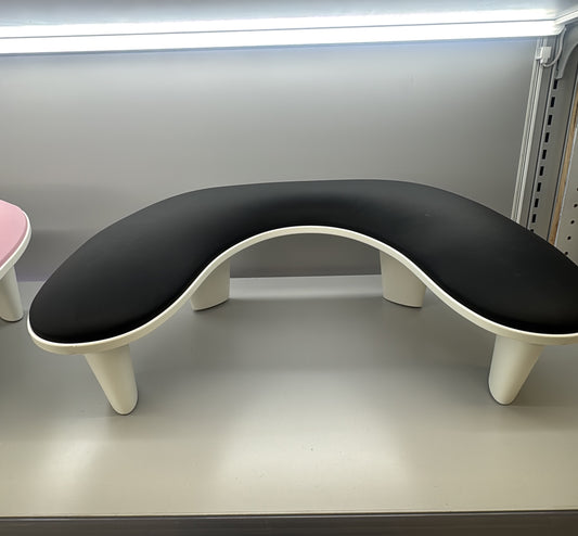 Nail hand pillow black