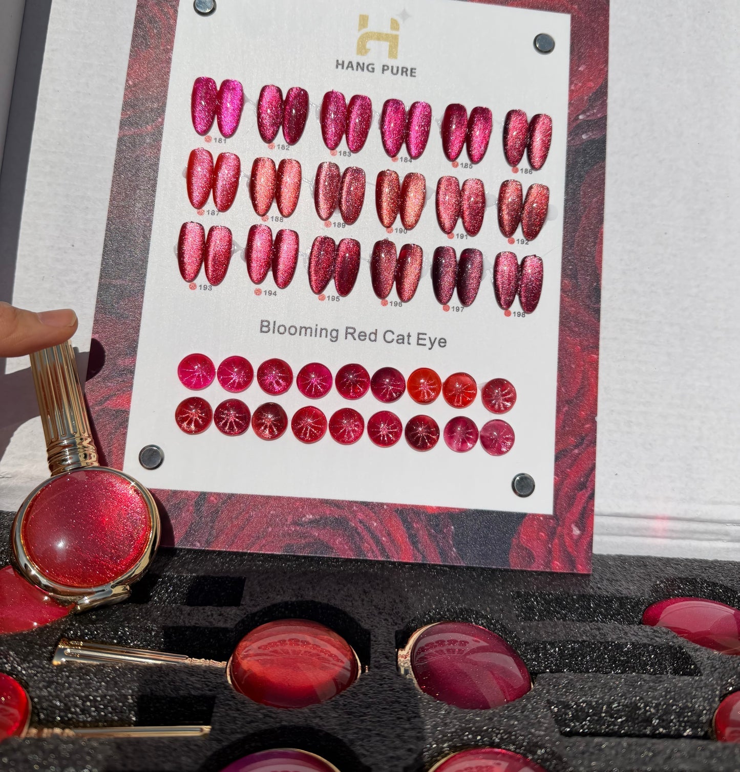 Hang cat eye - blooming red 191