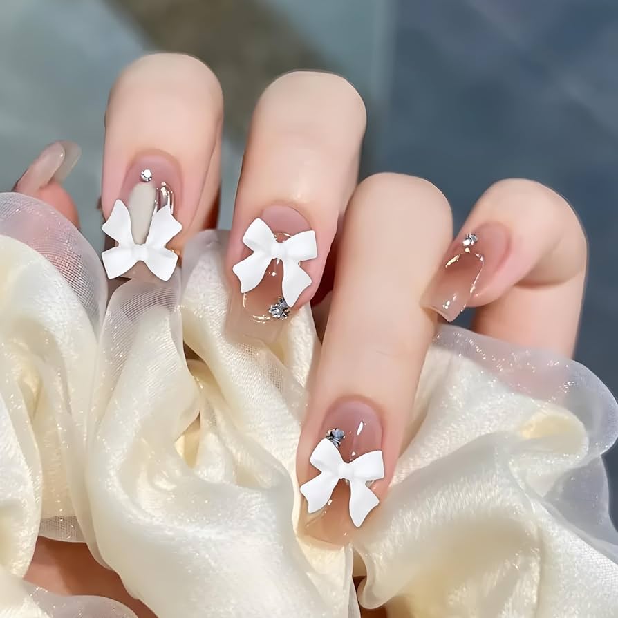 Small charms pack white flowers